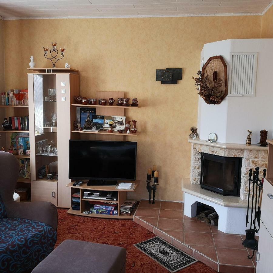 Ferienwohnung Am Wald 萨兰德特 外观 照片