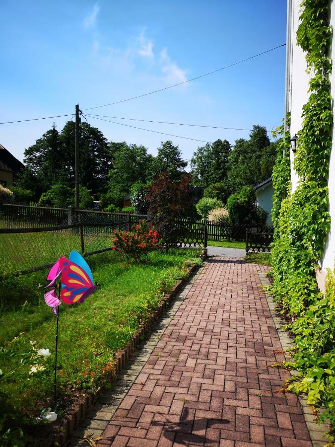 Ferienwohnung Am Wald 萨兰德特 外观 照片